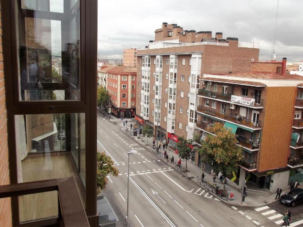 Apartamentos Urgel Madrid Exteriör bild